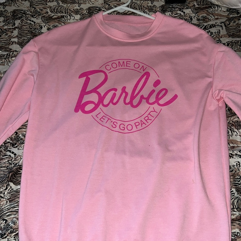 Barbie pink crewneck :)